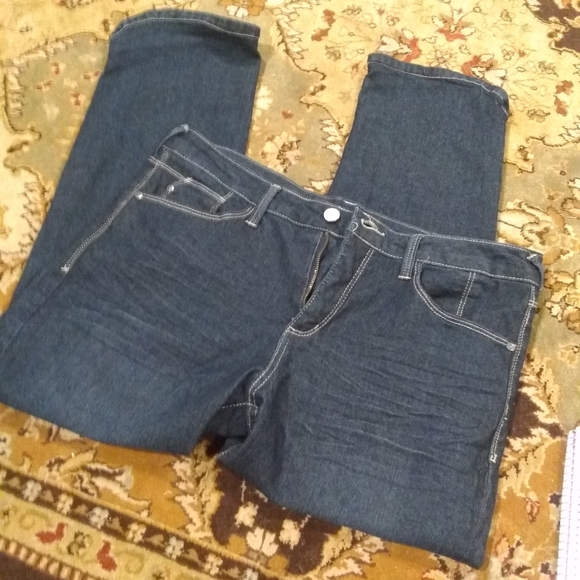 BUNDLE OF WOMANS JEANS/CAPRIS - Picture 2 of 7